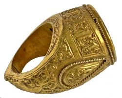 Gold ring with Kushan coin.4th-5th Century A.D.